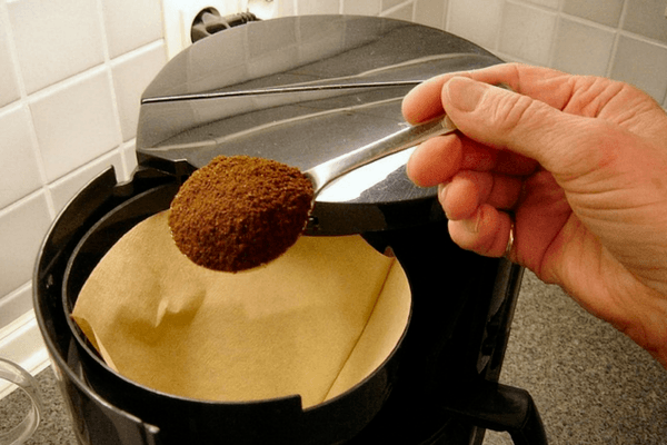 Putting Ground Coffee In A Filter Coffee Machine